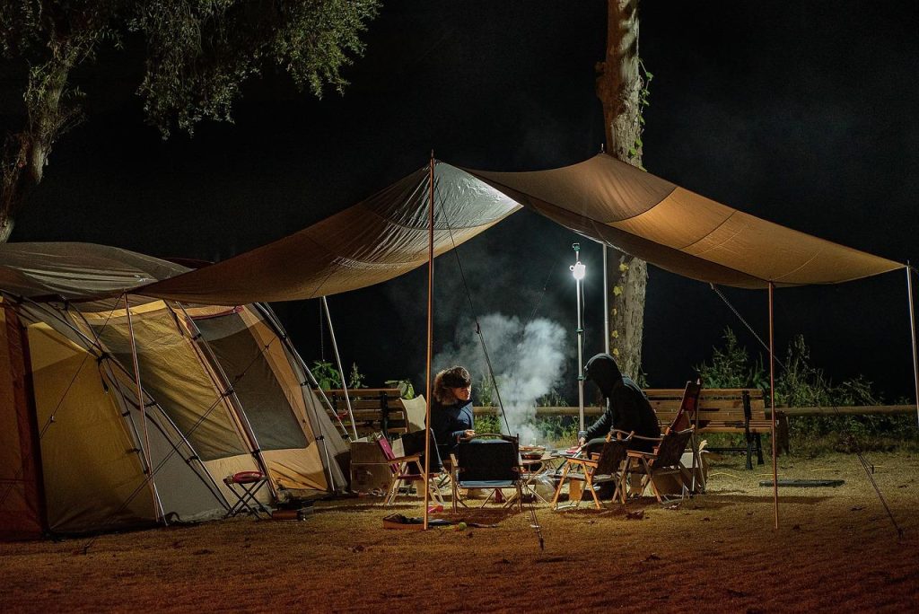 Campingwinkel in Zeist met breed assortiment kampeerbenodigdheden inclusief tenten, slaapzakken en kookgerei voor gezinnen en